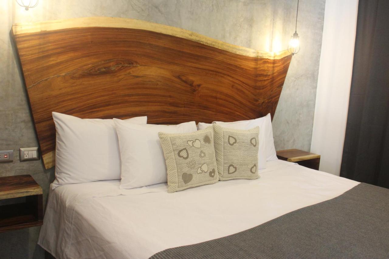 Suite Deluxe with Private Patio and Room Temperature Bathtub